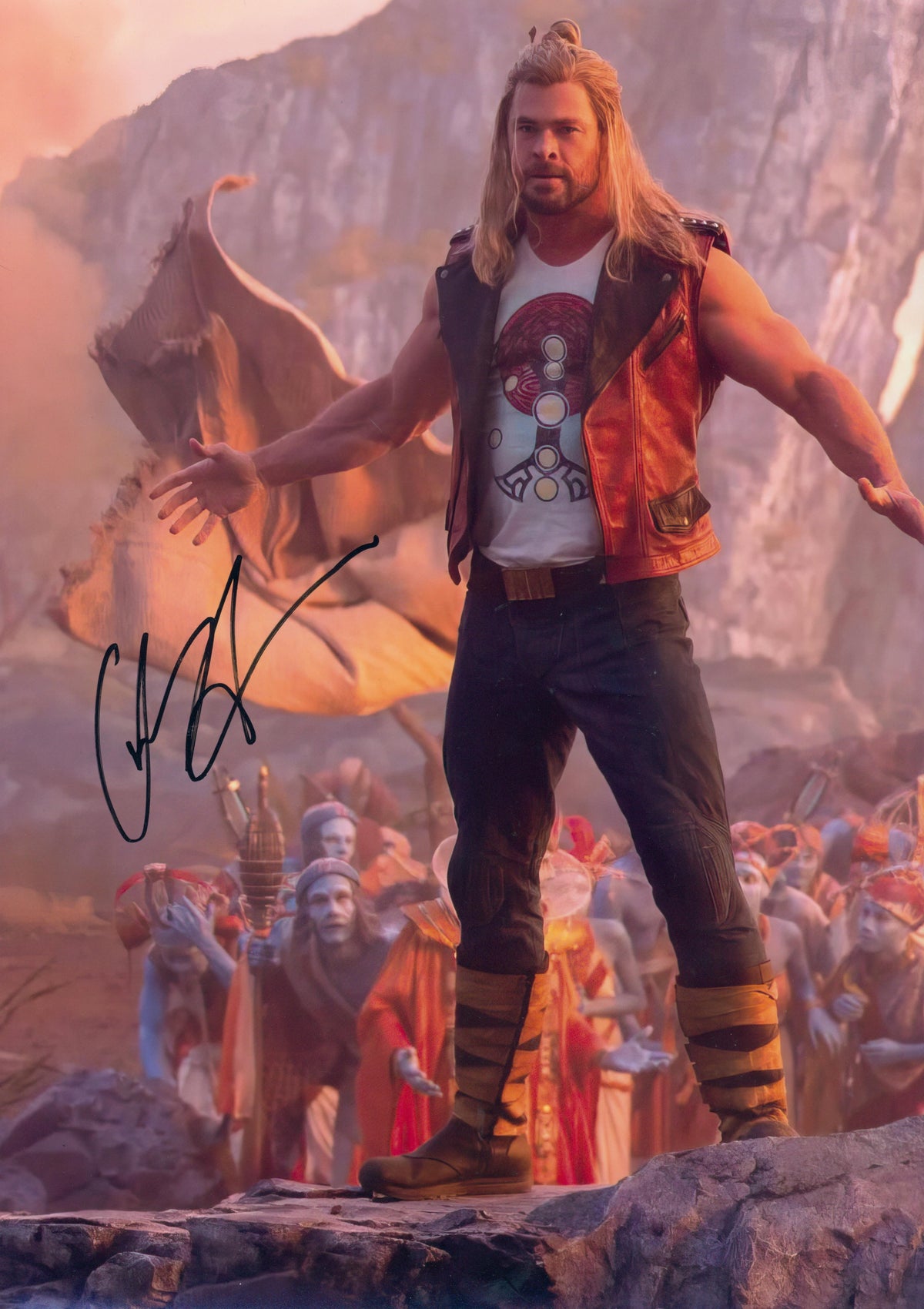 Chris Hemsworth Signed 16x20 Photo - SWAU Authenticated | SWAU