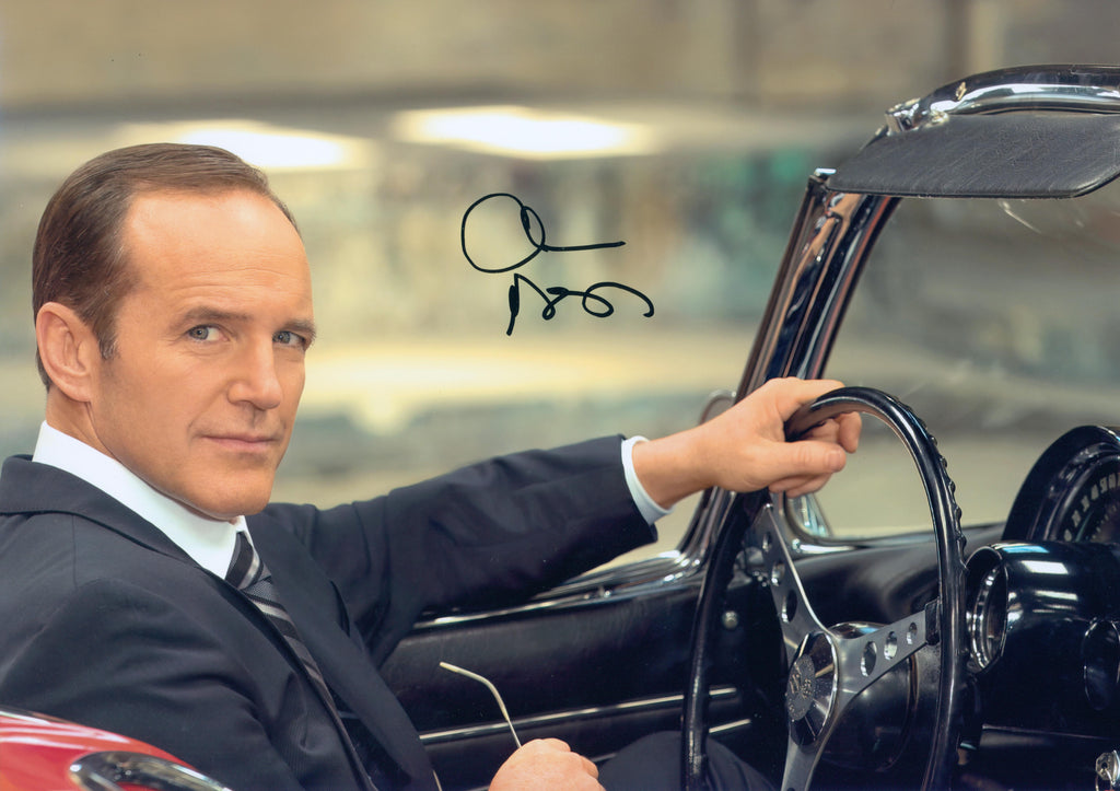 Clark Gregg Signed 16x20 Photo - SWAU Authenticated