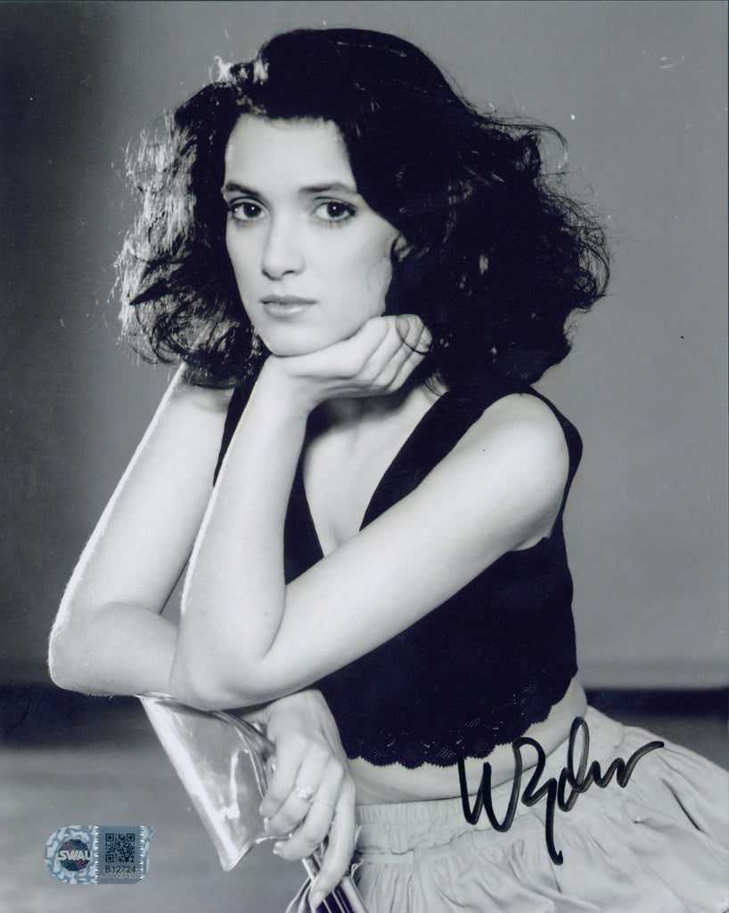 Winona Ryder Signed 8x10 Photo - SWAU Authenticated