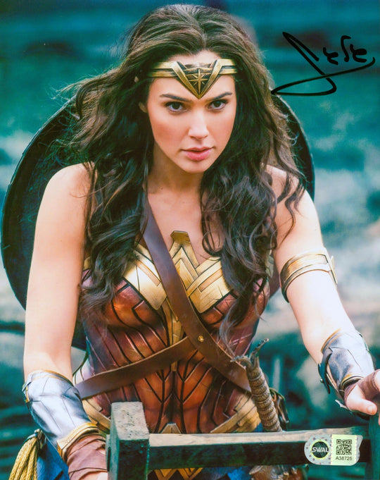 Gal Gadot Signed 8x10 Photo - SWAU Authenticated