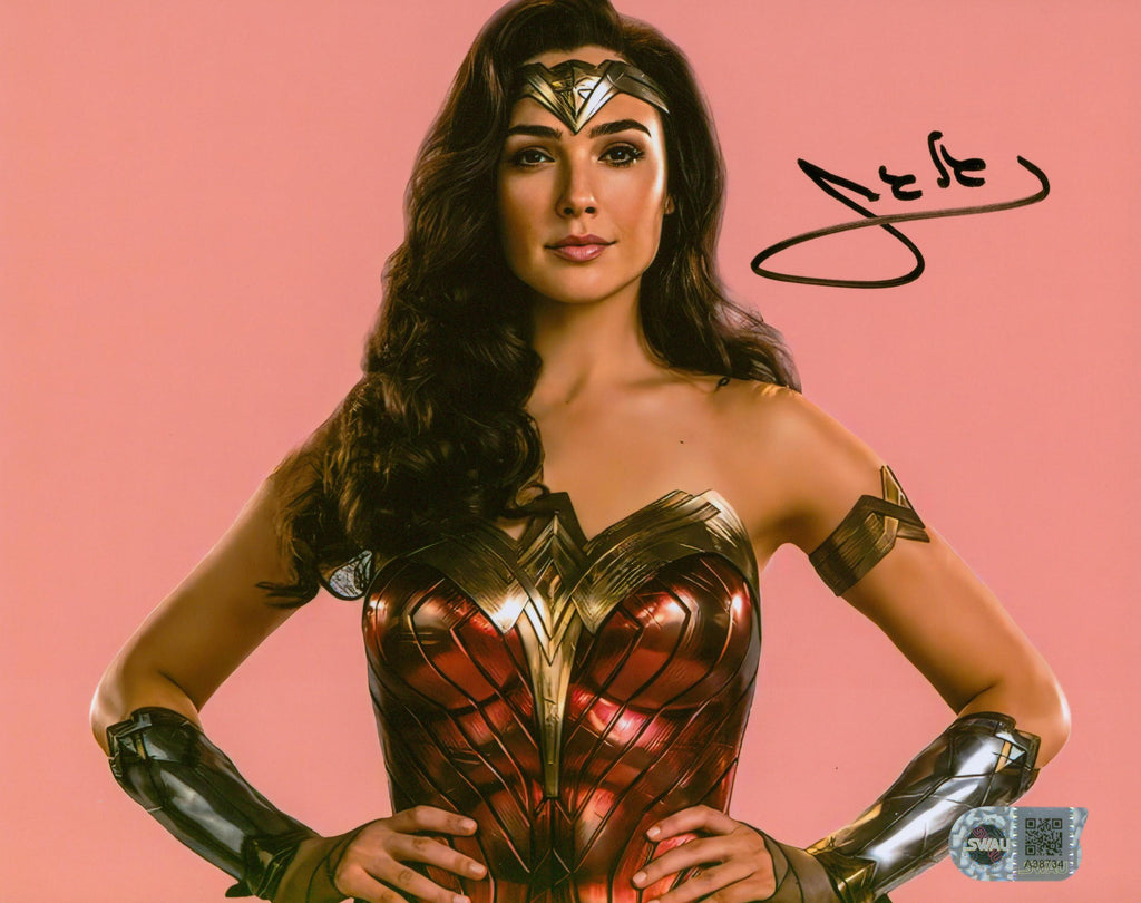 Gal Gadot Signed 8x10 Photo - SWAU Authenticated
